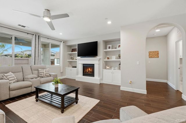 3262 N Morning Dove Lane, Hanford, CA 93230