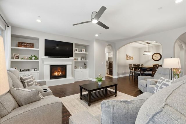 3262 N Morning Dove Lane, Hanford, CA 93230