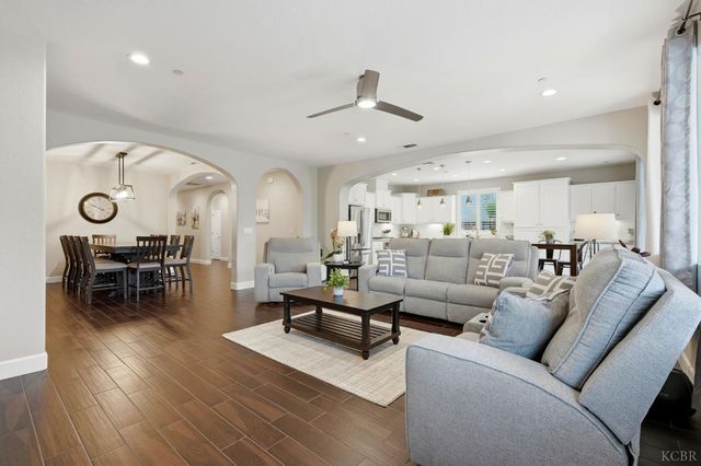 3262 N Morning Dove Lane, Hanford, CA 93230