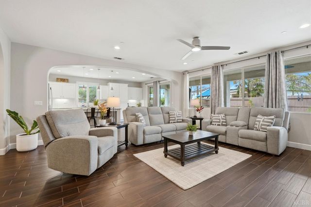 3262 N Morning Dove Lane, Hanford, CA 93230