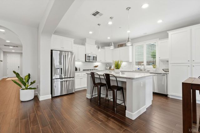 3262 N Morning Dove Lane, Hanford, CA 93230