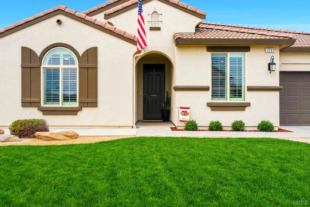 3262 N Morning Dove Lane, Hanford, CA 93230