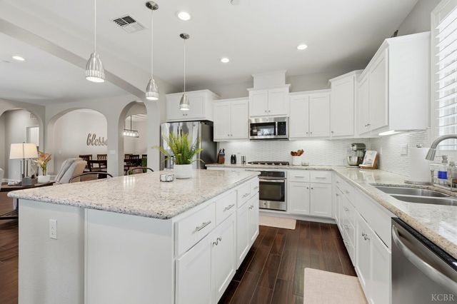 3262 N Morning Dove Lane, Hanford, CA 93230