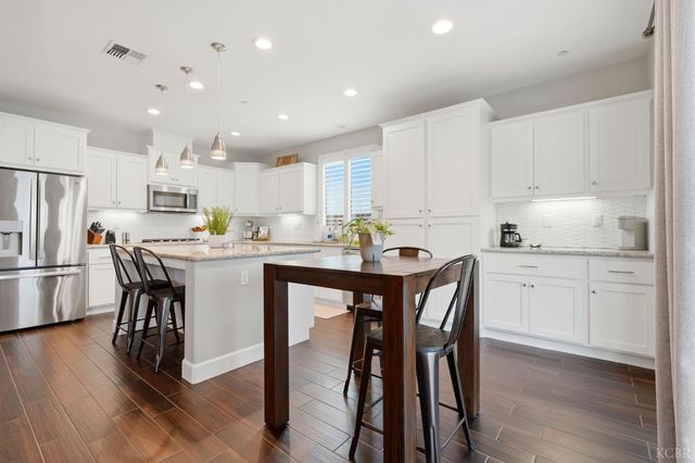 3262 N Morning Dove Lane, Hanford, CA 93230