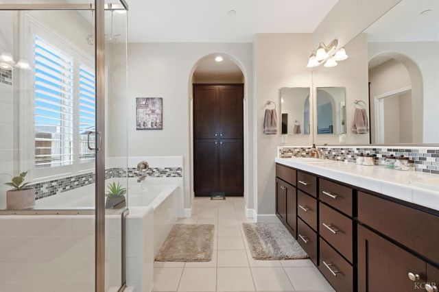 3262 N Morning Dove Lane, Hanford, CA 93230