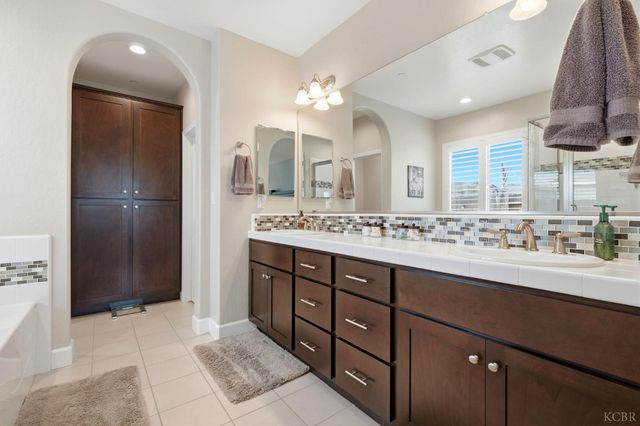 3262 N Morning Dove Lane, Hanford, CA 93230