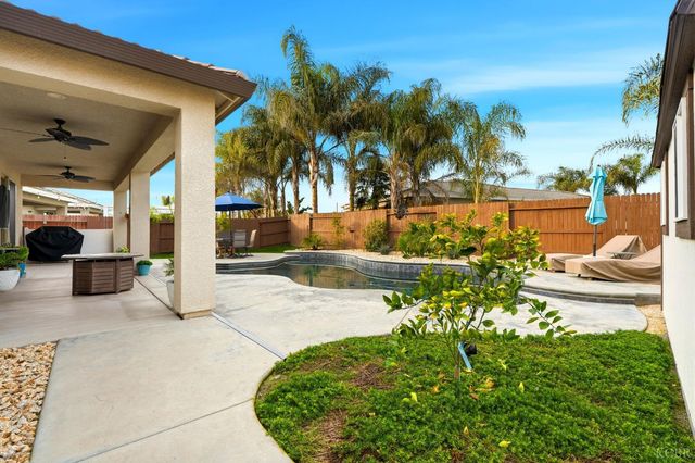 3262 N Morning Dove Lane, Hanford, CA 93230