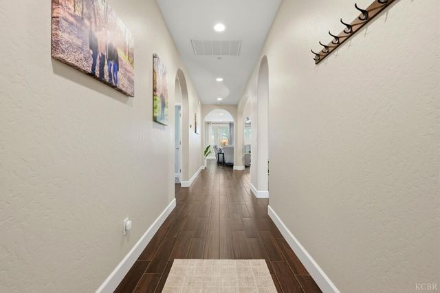 3262 N Morning Dove Lane, Hanford, CA 93230