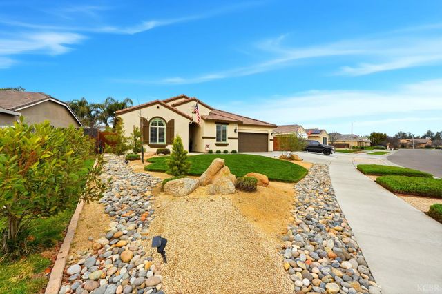 3262 N Morning Dove Lane, Hanford, CA 93230