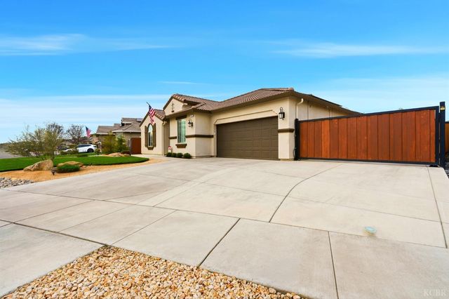 3262 N Morning Dove Lane, Hanford, CA 93230