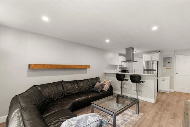 26 W Wyoming Avenue 2D, Melrose, MA 02176