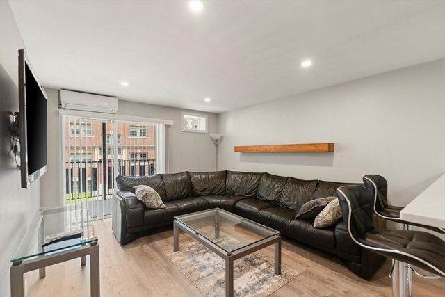 26 W Wyoming Avenue 2D, Melrose, MA 02176