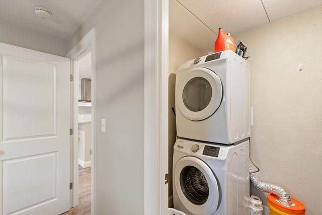26 W Wyoming Avenue 2D, Melrose, MA 02176
