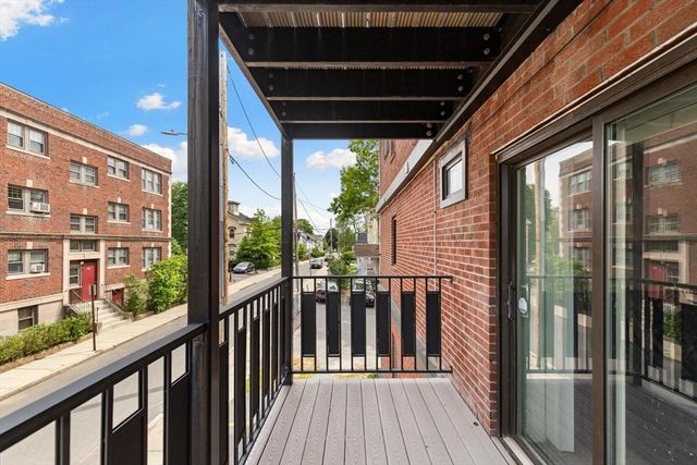 26 W Wyoming Avenue 2D, Melrose, MA 02176