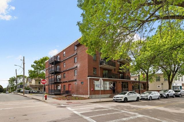 26 W Wyoming Avenue 2D, Melrose, MA 02176