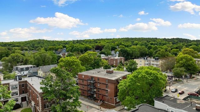 26 W Wyoming Avenue 2D, Melrose, MA 02176