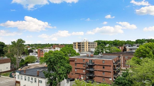 26 W Wyoming Avenue 2D, Melrose, MA 02176