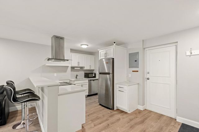 26 W Wyoming Avenue 2D, Melrose, MA 02176
