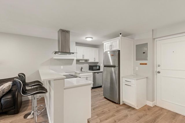 26 W Wyoming Avenue 2D, Melrose, MA 02176