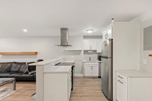 26 W Wyoming Avenue 2D, Melrose, MA 02176