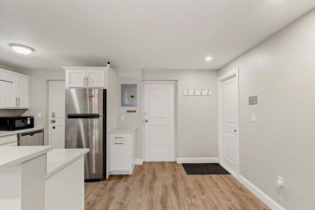 26 W Wyoming Avenue 2D, Melrose, MA 02176