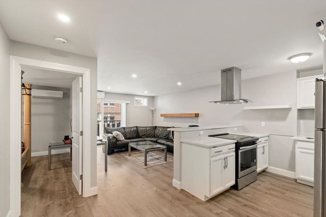 26 W Wyoming Avenue 2D, Melrose, MA 02176