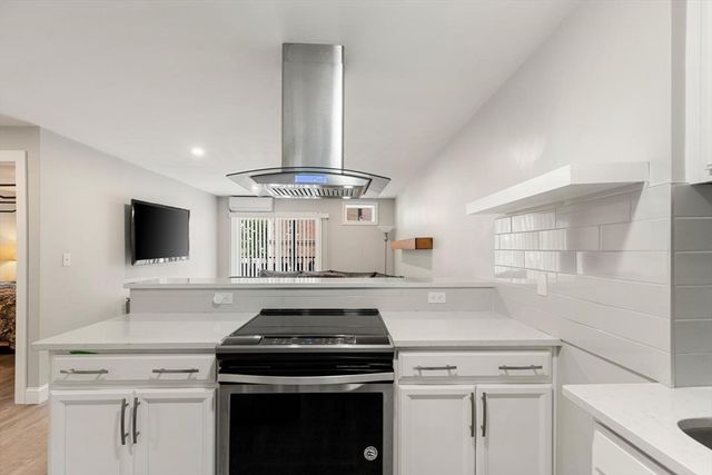 26 W Wyoming Avenue 2D, Melrose, MA 02176