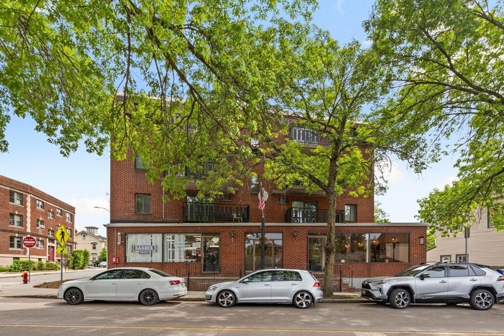 26 W Wyoming Avenue 2D, Melrose, MA 02176