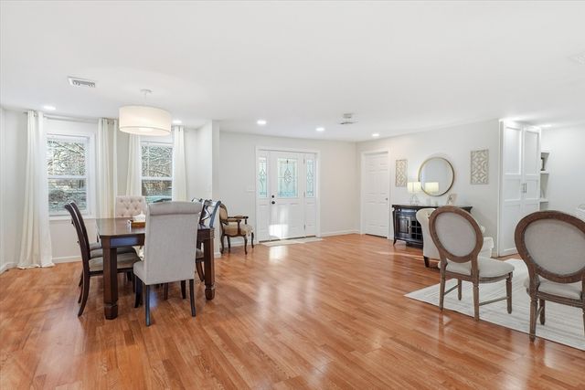 186 Mohawk Trl, Haverhill, MA 01832