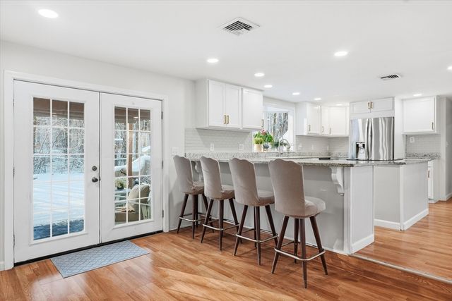 186 Mohawk Trl, Haverhill, MA 01832