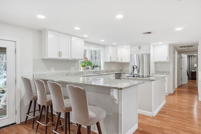 186 Mohawk Trl, Haverhill, MA 01832