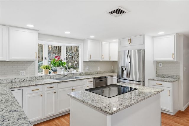 186 Mohawk Trl, Haverhill, MA 01832