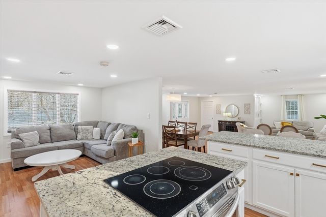 186 Mohawk Trl, Haverhill, MA 01832