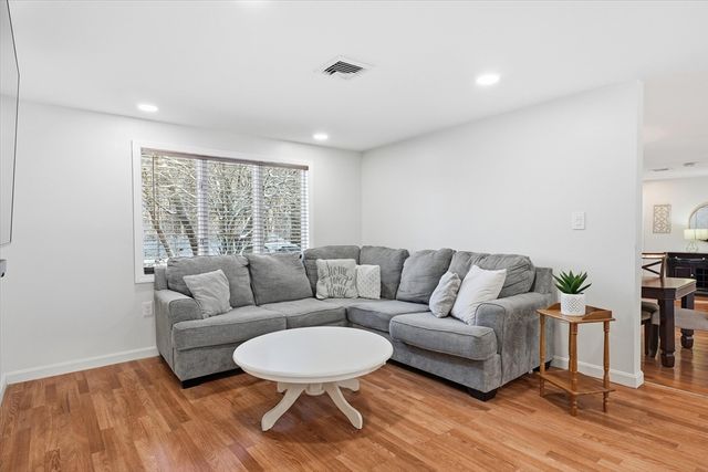 186 Mohawk Trl, Haverhill, MA 01832