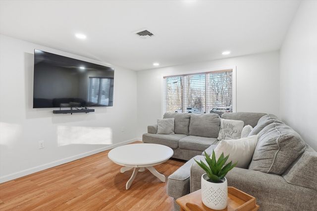 186 Mohawk Trl, Haverhill, MA 01832