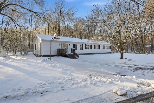 186 Mohawk Trl, Haverhill, MA 01832