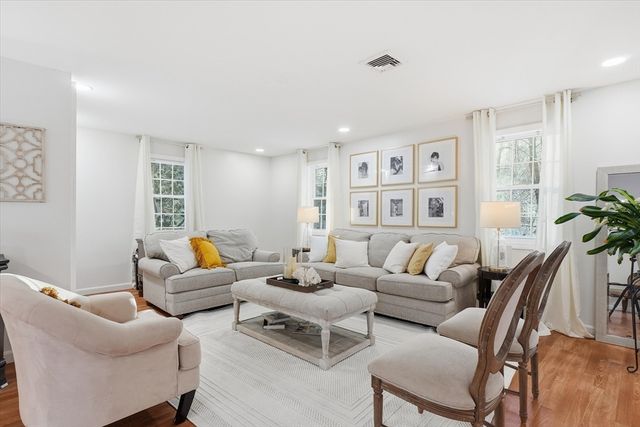 186 Mohawk Trl, Haverhill, MA 01832