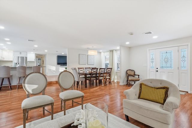 186 Mohawk Trl, Haverhill, MA 01832