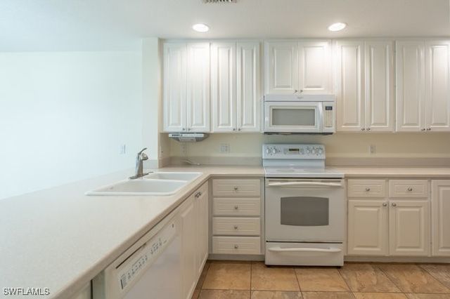 8108 Josefa WAY, Naples, FL 34114