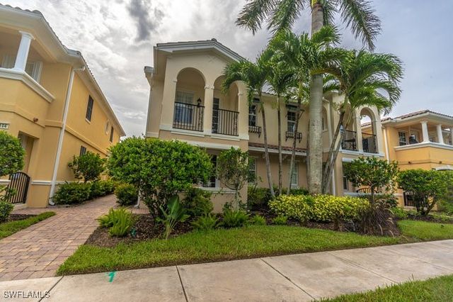 8108 Josefa WAY, Naples, FL 34114