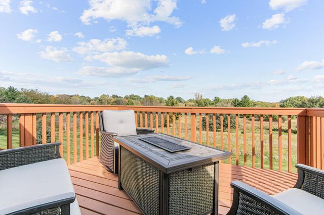 1016 W Ridge Court, New Richmond, WI 54017