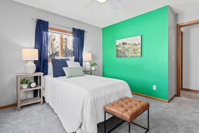 1016 W Ridge Court, New Richmond, WI 54017