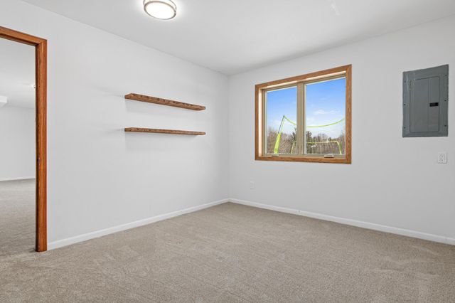 1016 W Ridge Court, New Richmond, WI 54017