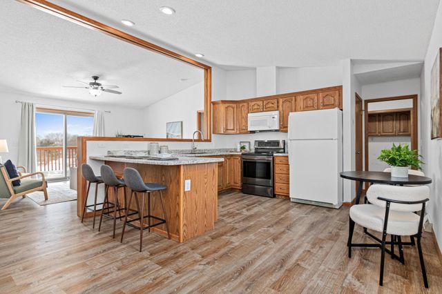 1016 W Ridge Court, New Richmond, WI 54017