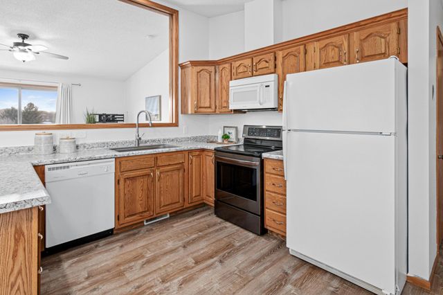 1016 W Ridge Court, New Richmond, WI 54017