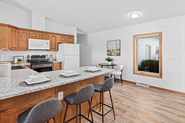 1016 W Ridge Court, New Richmond, WI 54017