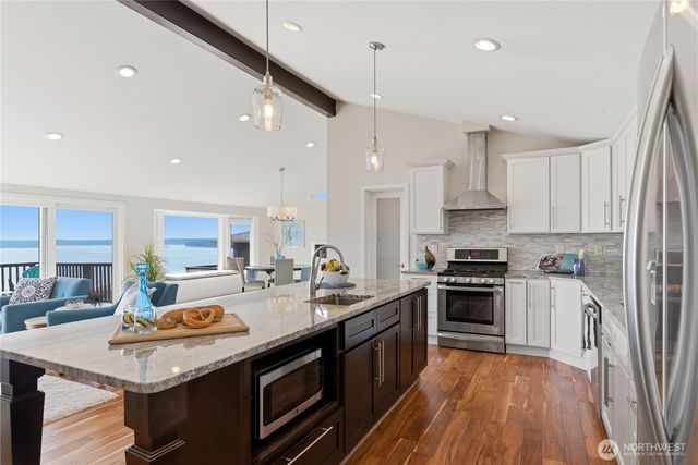 5530 Frances Avenue NE, Tacoma, WA 98422