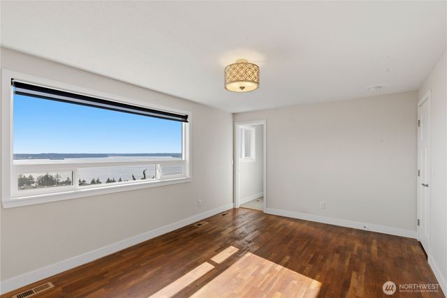 5530 Frances Avenue NE, Tacoma, WA 98422