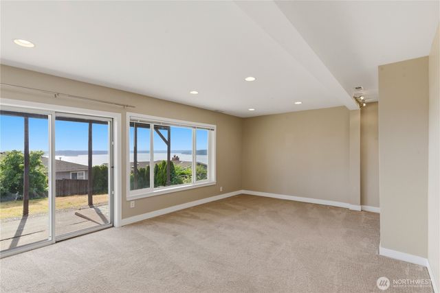 5530 Frances Avenue NE, Tacoma, WA 98422