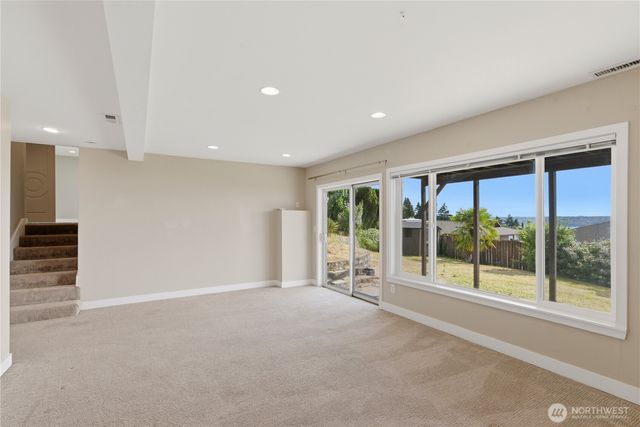 5530 Frances Avenue NE, Tacoma, WA 98422